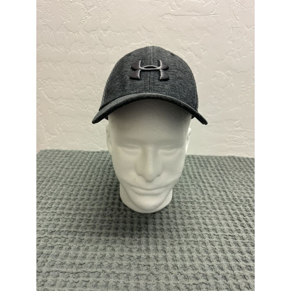 Under Armour Black Fitted Cap Classic Style Youth Small Medium